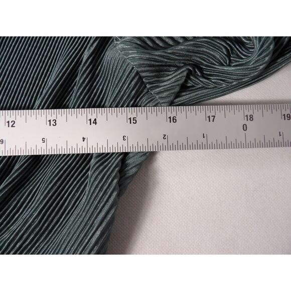 ASTR The Label Blouse XS Smocked Crop Career Accordian Pleated Green Slate V - Picture 8 of 11